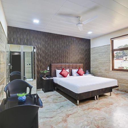 Hotel Singh Palace Делхи Екстериор снимка