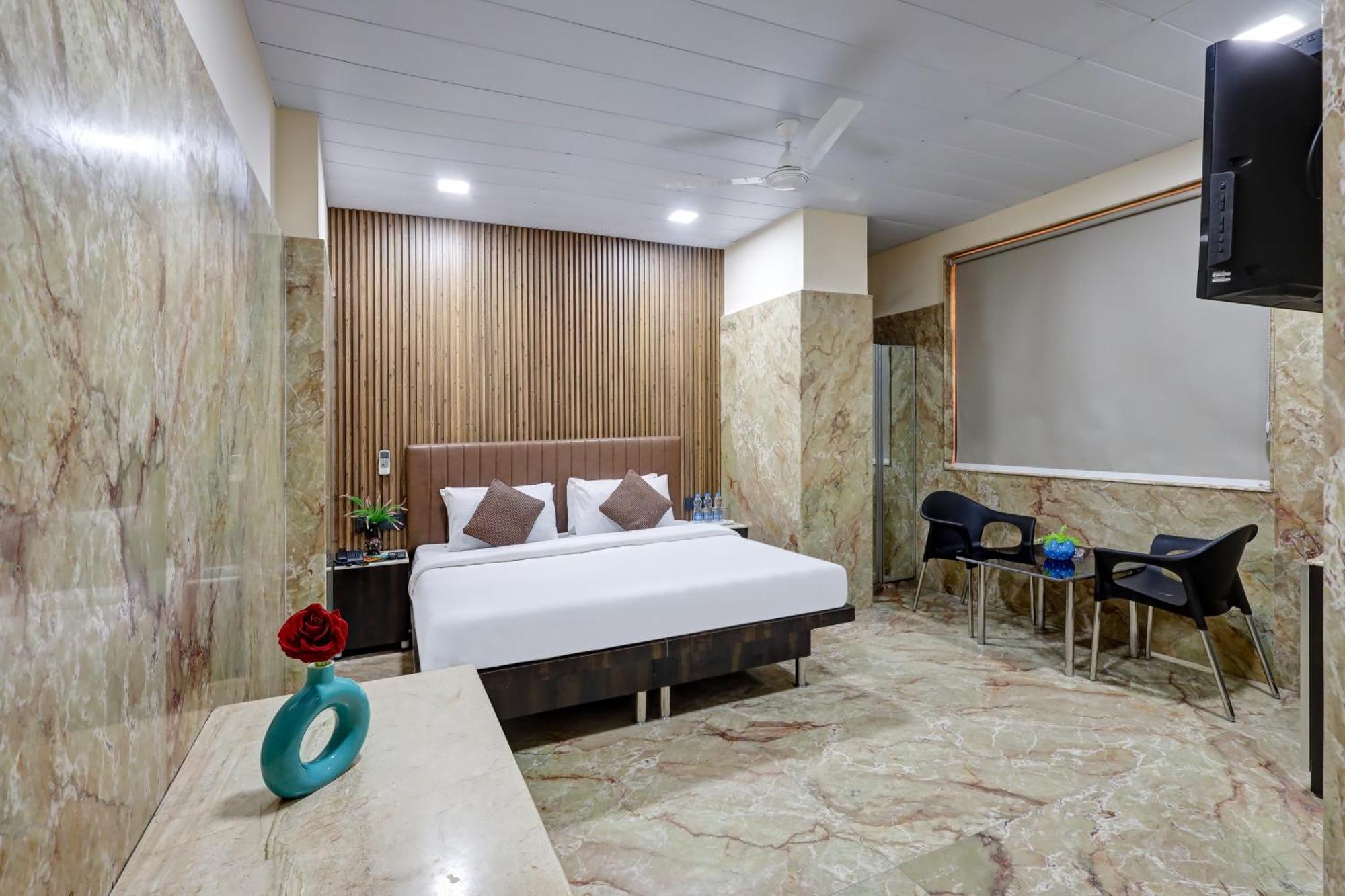 Hotel Singh Palace Делхи Екстериор снимка