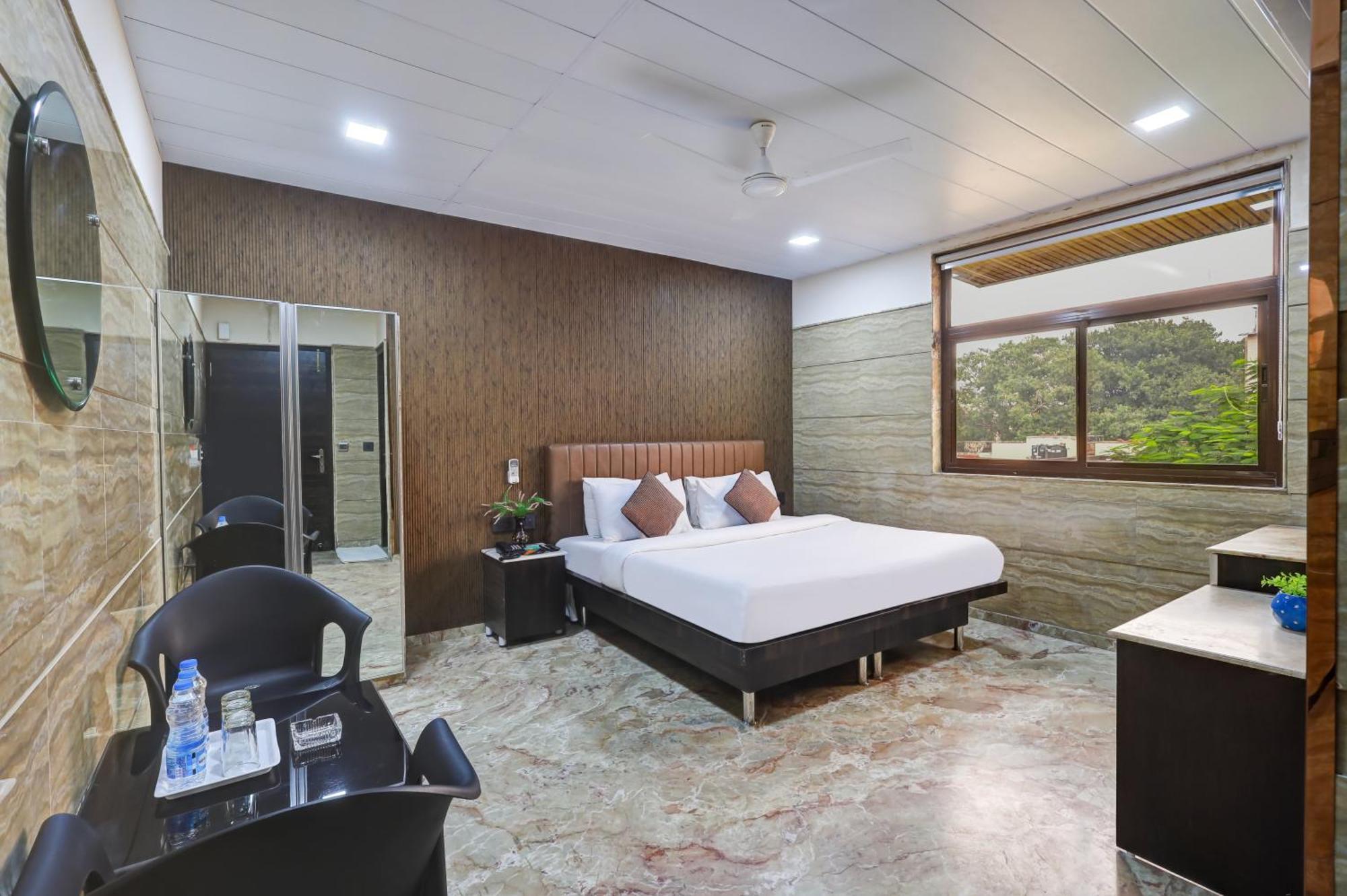 Hotel Singh Palace Делхи Екстериор снимка