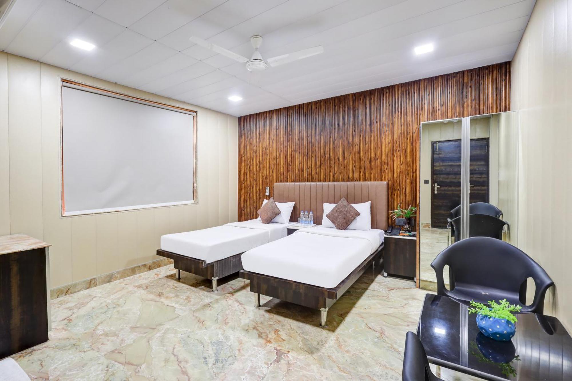 Hotel Singh Palace Делхи Екстериор снимка