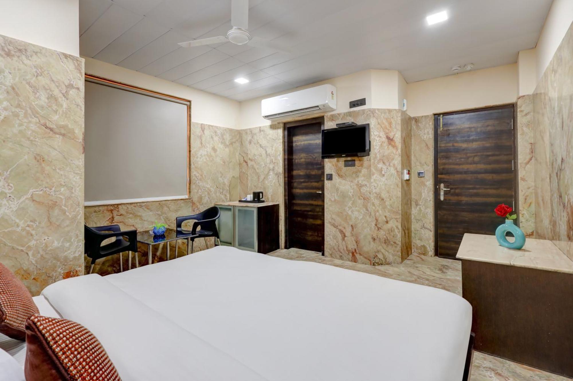 Hotel Singh Palace Делхи Екстериор снимка