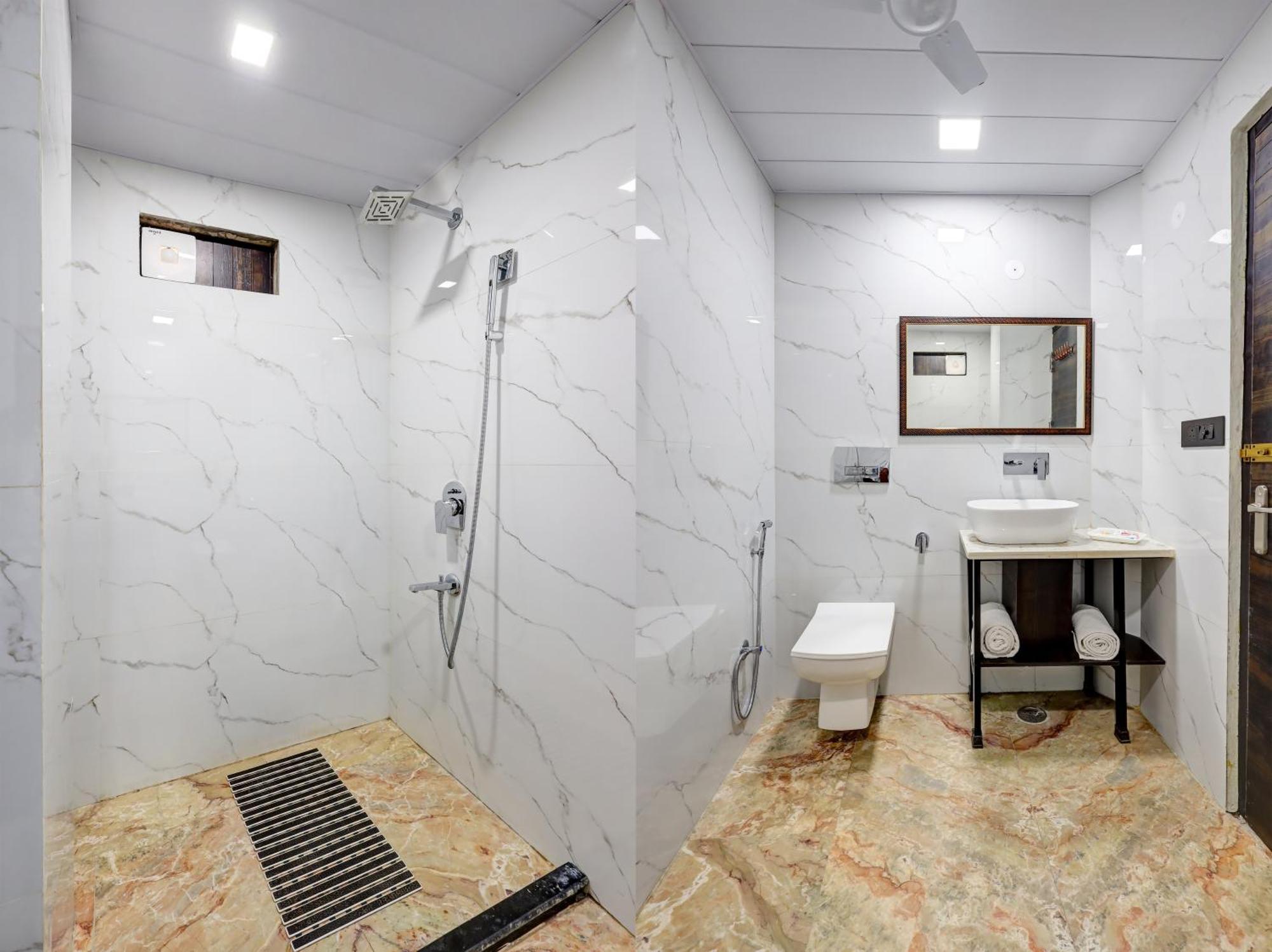 Hotel Singh Palace Делхи Екстериор снимка