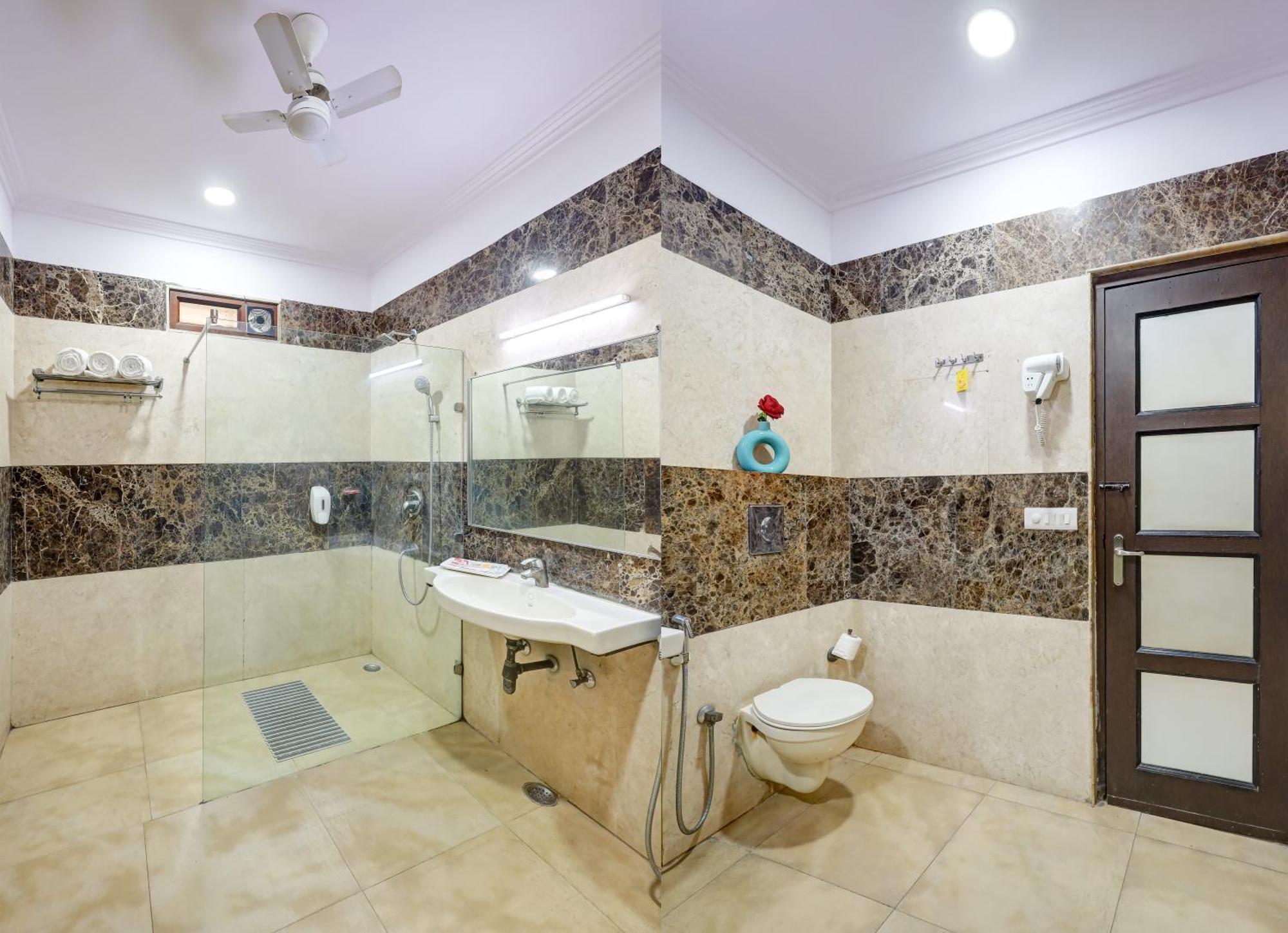 Hotel Singh Palace Делхи Екстериор снимка