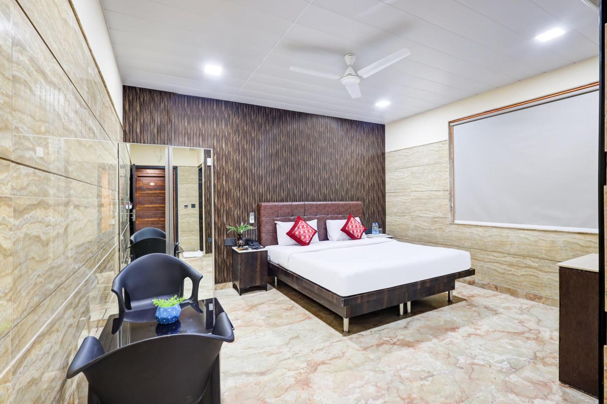 Hotel Singh Palace Делхи Екстериор снимка