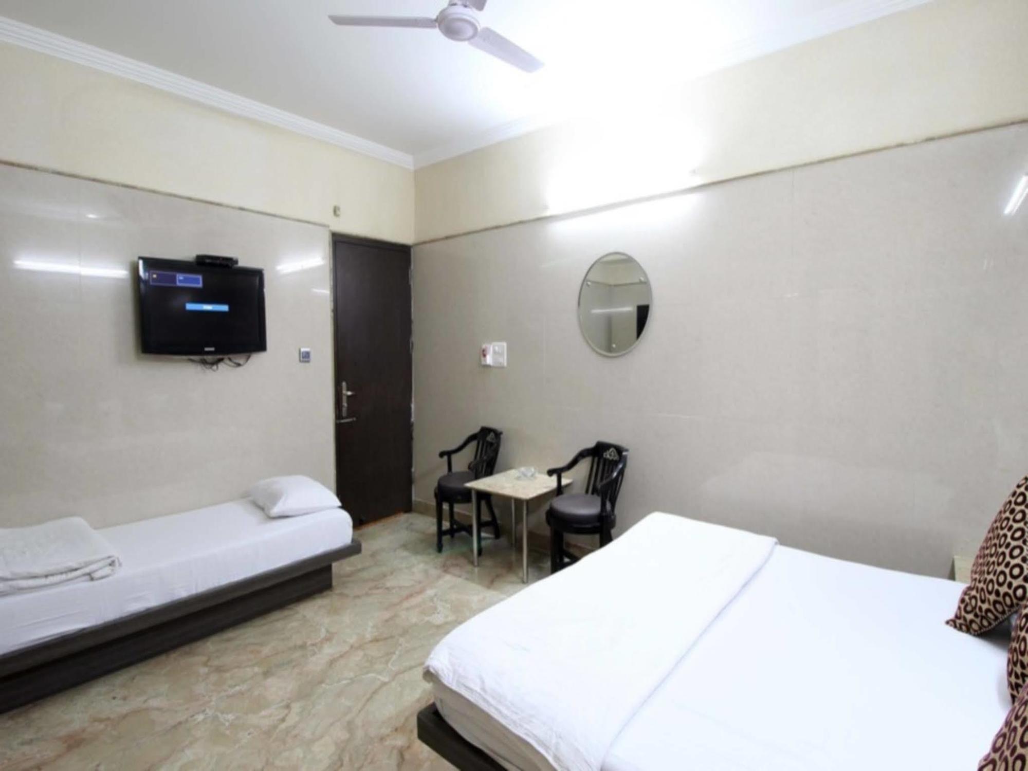 Hotel Singh Palace Делхи Екстериор снимка